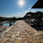 Ioniso Boutique